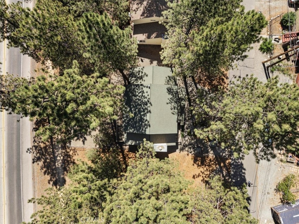 https://media.crmls.org/medias/b0ad5586-526f-47d6-996d-84d5da3aa3f8.jpg?preset=X-Large