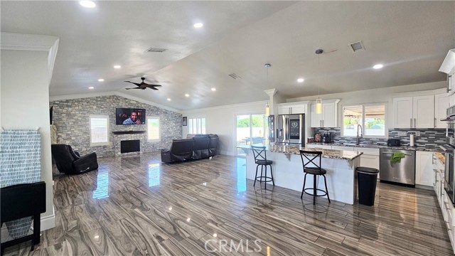 Detail Gallery Image 6 of 32 For 14230 Avenida Munoz, Riverside,  CA 92508 - 3 Beds | 2 Baths