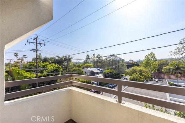 Detail Gallery Image 5 of 28 For 911 N Kings Rd #310,  West Hollywood,  CA 90069 - 2 Beds | 2 Baths