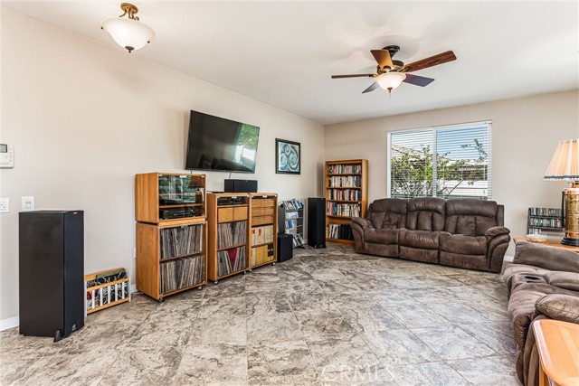 Detail Gallery Image 7 of 28 For 278 Kings Canyon, Beaumont,  CA 92223 - 2 Beds | 2 Baths