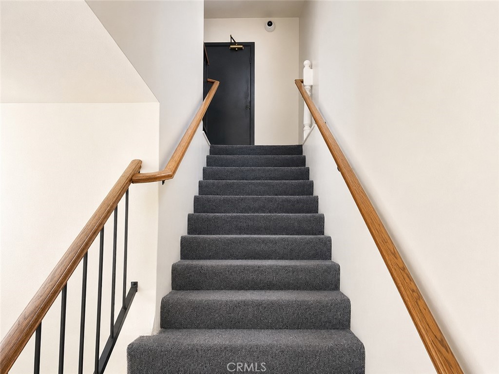 https://media.crmls.org/medias/b0aecf9d-2a4f-49c5-a2cb-155323d1513c.jpg?preset=X-Large