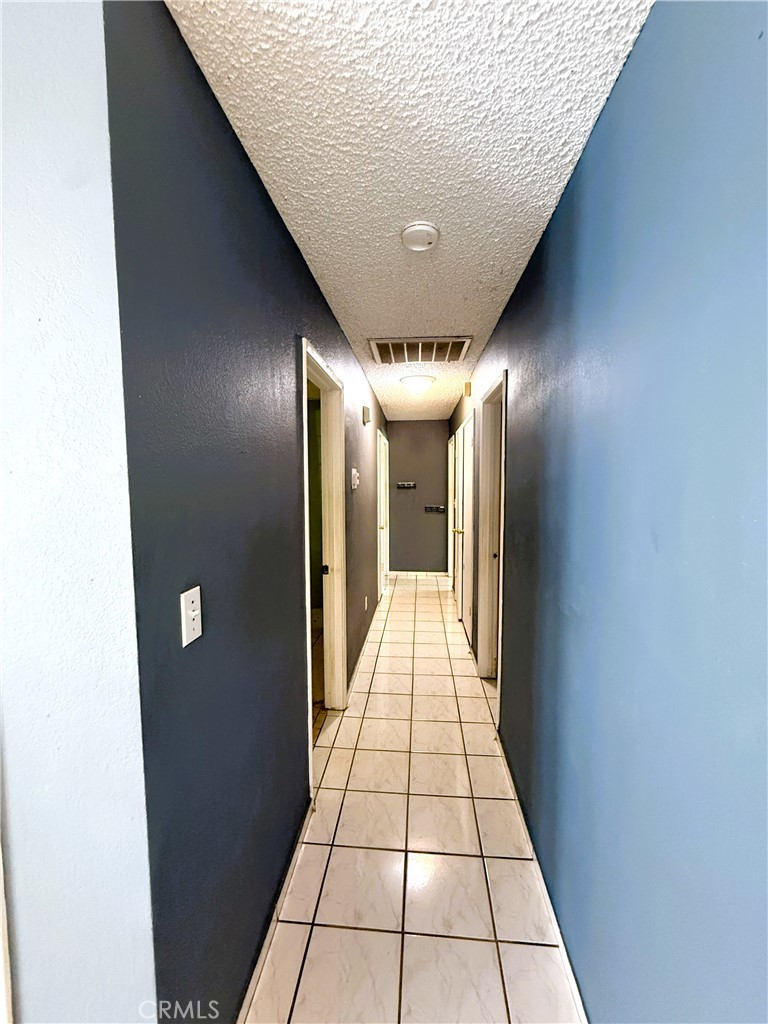 https://media.crmls.org/medias/b0aedd26-ea70-4d12-bec4-74f1275b7f2e.jpg?preset=X-Large