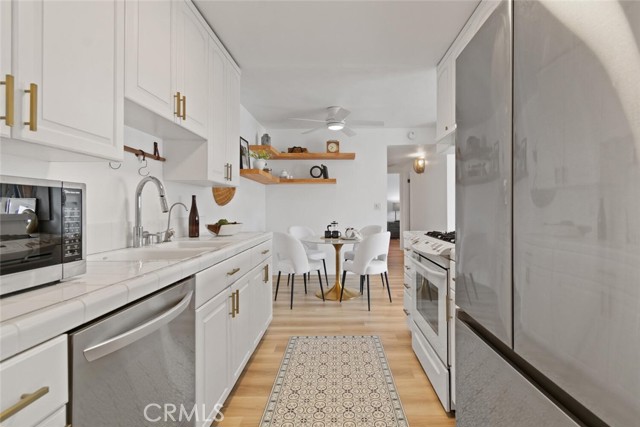 Detail Gallery Image 8 of 18 For 2411 Prospect #214,  Hermosa Beach,  CA 90254 - 2 Beds | 2 Baths