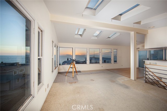 221 33rd Street, Manhattan Beach, California 90266, 3 Bedrooms Bedrooms, ,2 BathroomsBathrooms,Residential,Sold,33rd,NP21229064