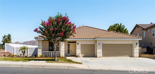 Detail Gallery Image 1 of 39 For 13758 Palomino Creek Dr, Corona,  CA 92883 - 4 Beds | 2 Baths