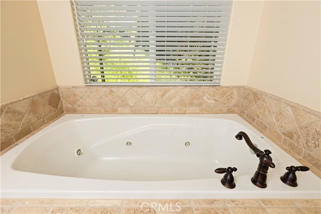 Detail Gallery Image 17 of 31 For 27376 Pinewood Dr, Lake Arrowhead,  CA 92352 - 4 Beds | 3/1 Baths