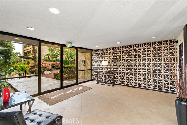 1660 S La Reina Way #2D, Palm Springs, CA 92264