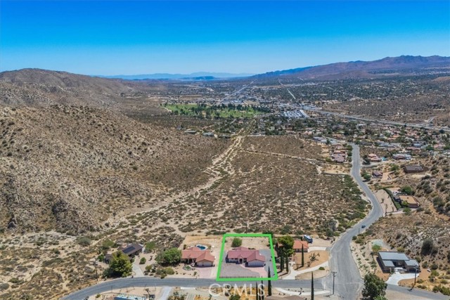 Detail Gallery Image 4 of 43 For 7495 Canyon Dr, Yucca Valley,  CA 92284 - 3 Beds | 2 Baths