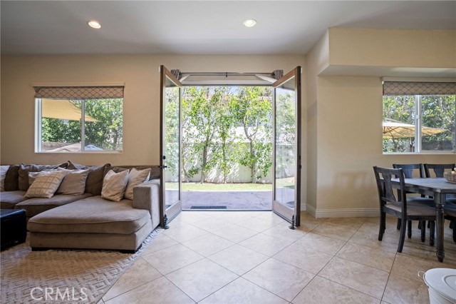 Detail Gallery Image 5 of 32 For 19241 Liam Ln, Tarzana,  CA 91356 - 5 Beds | 4/1 Baths