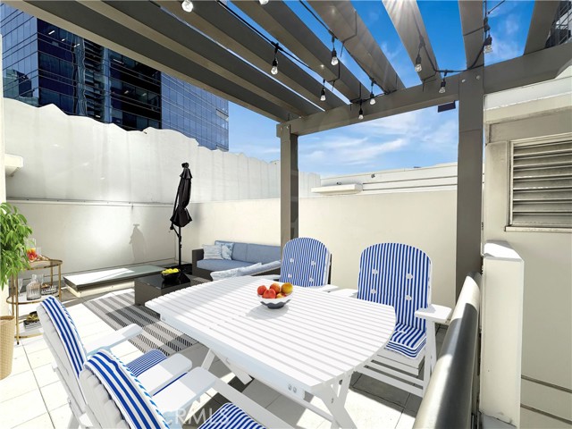 700 E Street, San Diego, California 92101, 1 Bedroom Bedrooms, ,2 BathroomsBathrooms,Residential,For Sale,E Street,OC24112082