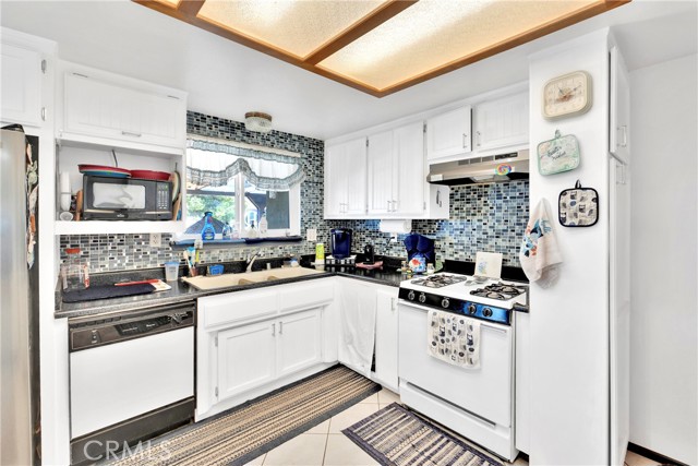 Detail Gallery Image 13 of 43 For 13237 Smoke Tree Rd, Victorville,  CA 92392 - 3 Beds | 2 Baths