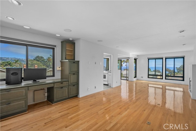 428 Cypress Drive, Laguna Beach CA: https://media.crmls.org/medias/b0b3f422-c30b-4eae-a4dd-c7e0277b8556.jpg