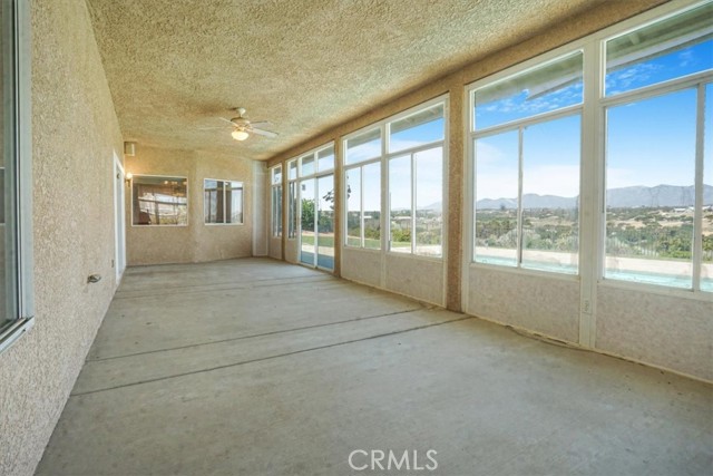 6940 Oak Vista Lane, Oak Hills CA: https://media.crmls.org/medias/b0b481ae-0d75-4d02-8c33-cd91e19de0c1.jpg