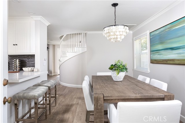 Dining room, bar