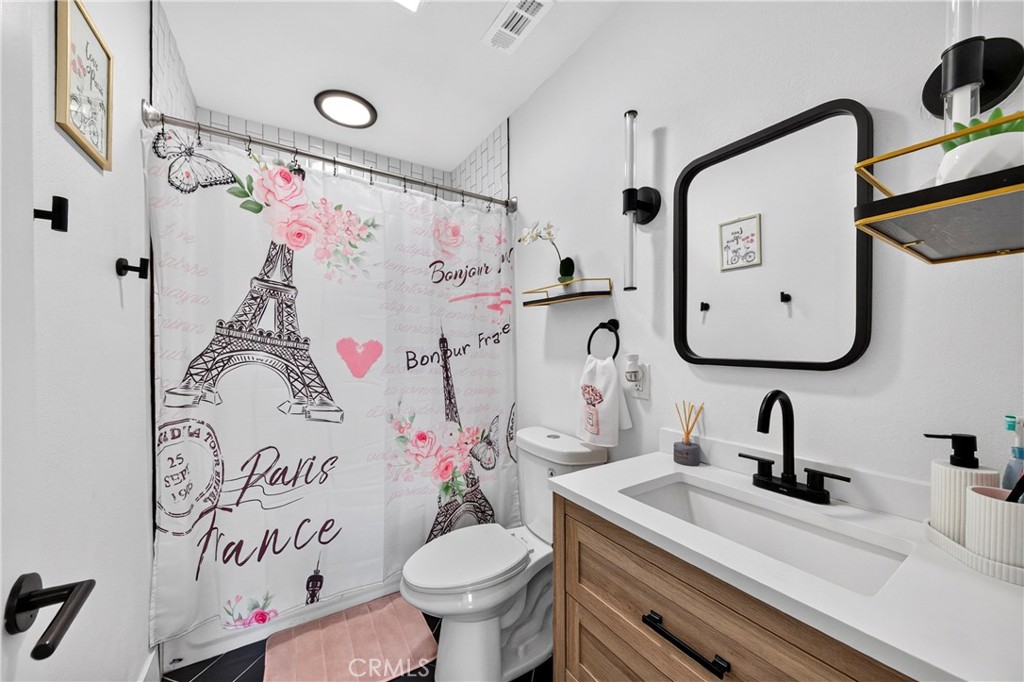 https://media.crmls.org/medias/b0b71978-0a2c-43b7-b568-6d8dbf85f5af.jpg?preset=X-Large