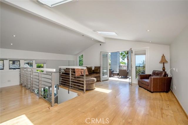 426 Nyes Place, Laguna Beach CA: https://media.crmls.org/medias/b0b80672-057b-49d4-8bbc-d29f9a4ac29d.jpg