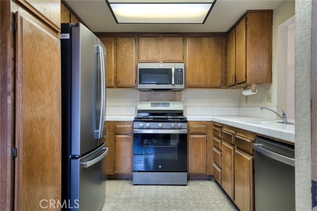 Detail Gallery Image 14 of 33 For 181 N Magnolia Ave #D,  Anaheim,  CA 92801 - 3 Beds | 2/1 Baths