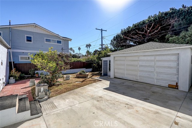 Detail Gallery Image 30 of 35 For 340 Avenue F, Redondo Beach,  CA 90277 - 3 Beds | 2 Baths