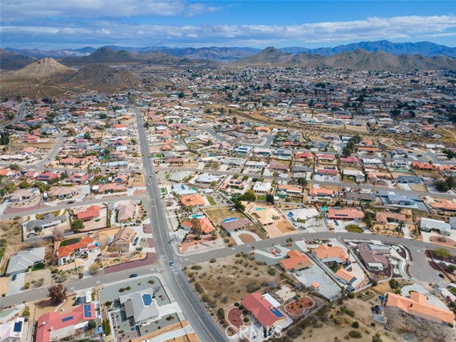 Detail Gallery Image 12 of 27 For 16499 Kamana Rd, Apple Valley,  CA 92307 - – Beds | – Baths