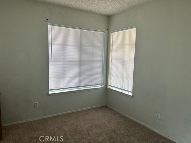 3917 Klamath River Drive, Ontario CA: https://media.crmls.org/medias/b0baf14d-fc08-45f5-a1ad-3d2f74b7cc3e.jpg