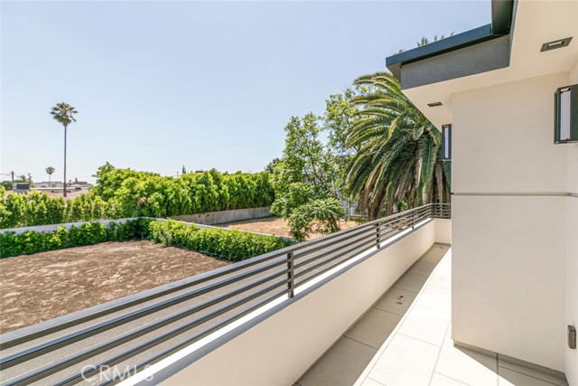 6426 Varna Avenue, Van Nuys CA: https://media.crmls.org/medias/b0bb3343-b8a0-4f65-946c-b05b43fb6341.jpg