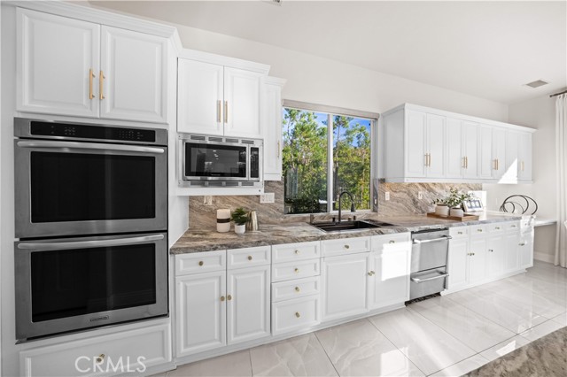 Image 18 of 71 For 23195 Stoneridge