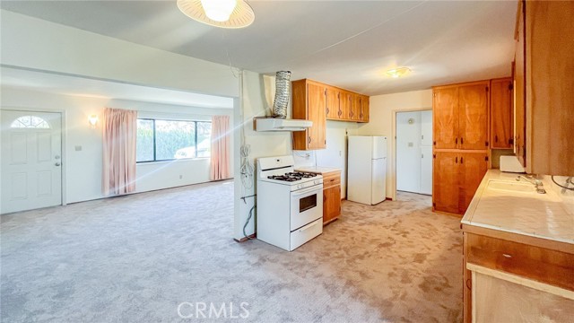 Detail Gallery Image 4 of 34 For 7411 Joshua Ln, Yucca Valley,  CA 92284 - 6 Beds | 2 Baths