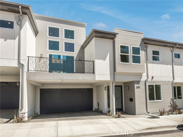 2302 Felton Lane, Redondo Beach, California 90278, 4 Bedrooms Bedrooms, ,5 BathroomsBathrooms,Residential,Sold,Felton,SB22078448