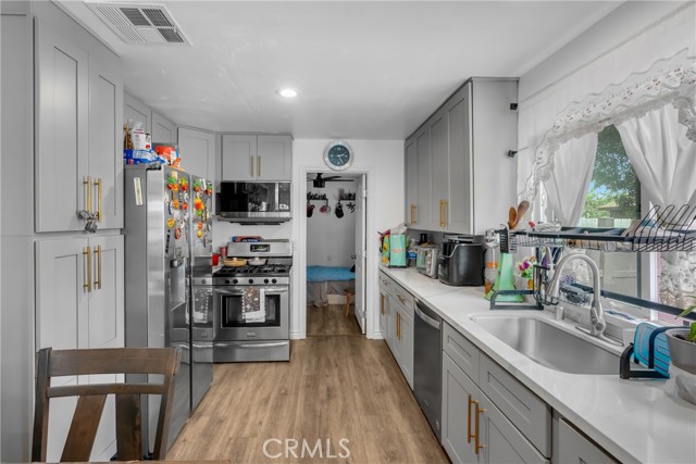 226 W Maitland Street, Ontario CA: https://media.crmls.org/medias/b0be271d-8223-463d-a355-a86bd564c50f.jpg