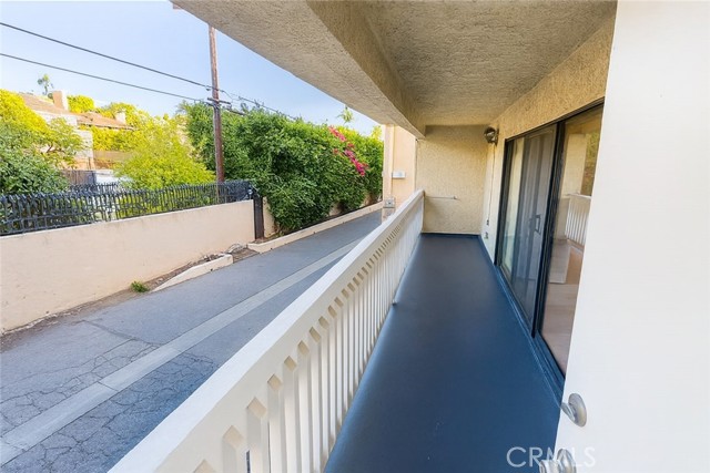 Detail Gallery Image 11 of 14 For 1310 Roxbury Dr #102,  Los Angeles,  CA 90035 - 2 Beds | 2 Baths