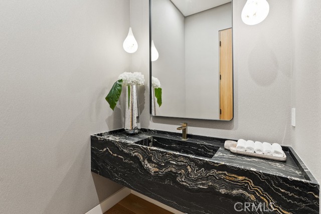 5727 Cahill Avenue, Tarzana CA: https://media.crmls.org/medias/b0bfef83-14fa-4f15-a65e-a0a7673b56f0.jpg
