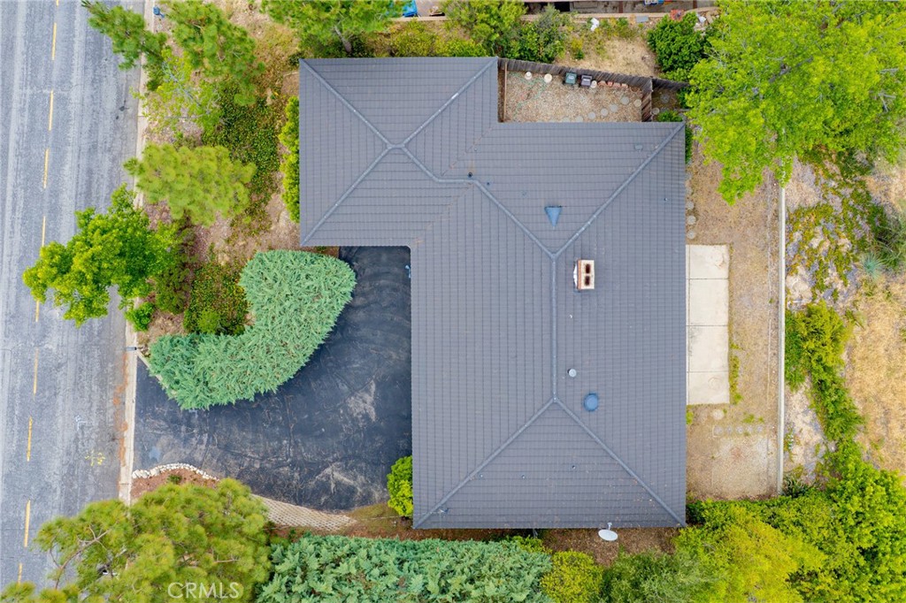 https://media.crmls.org/medias/b0c11a14-84cc-4883-a696-31a1de8e555a.jpg?preset=X-Large