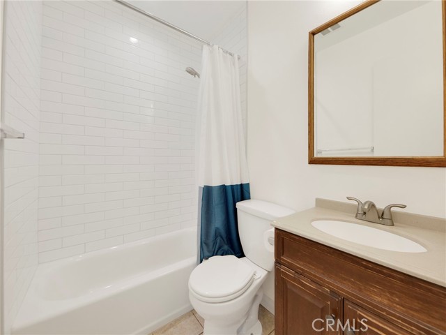 Detail Gallery Image 11 of 53 For 6215 Glide Ave, Woodland Hills,  CA 91367 - 4 Beds | 3 Baths