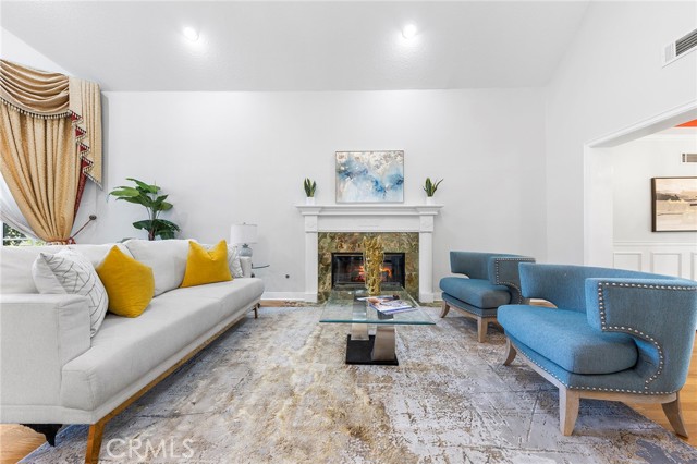 338 Laurel Avenue, Arcadia CA: https://media.crmls.org/medias/b0c13419-a2df-4290-8532-1515a2ba8910.jpg