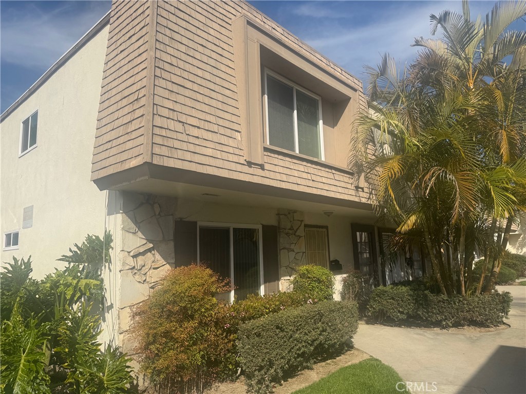 11086 El Amarillo Avenue
