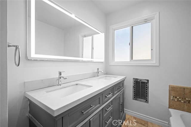 Detail Gallery Image 18 of 30 For 6637 Capps, Reseda,  CA 91335 - 3 Beds | 2/1 Baths