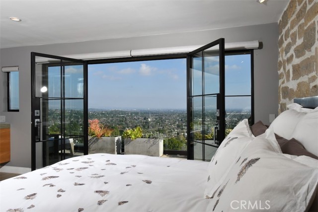 Detail Gallery Image 22 of 41 For 6100 Maury Ave, Woodland Hills,  CA 91367 - 4 Beds | 2/1 Baths