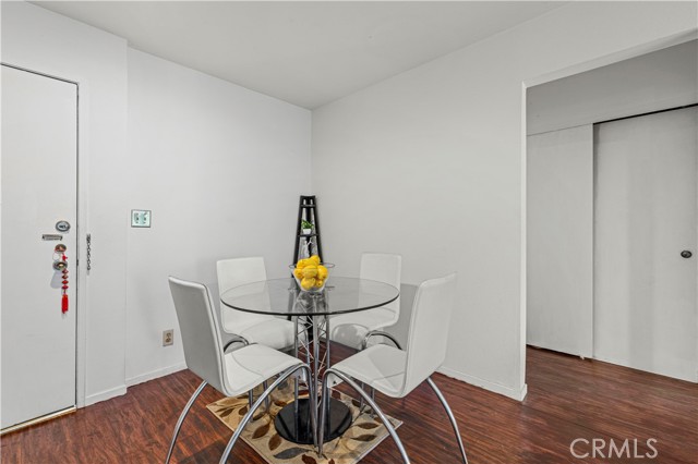 525 S Ardmore Ave, Los Angeles CA: https://media.crmls.org/medias/b0c28a5b-bf31-4110-8f72-863a86b70f9f.jpg