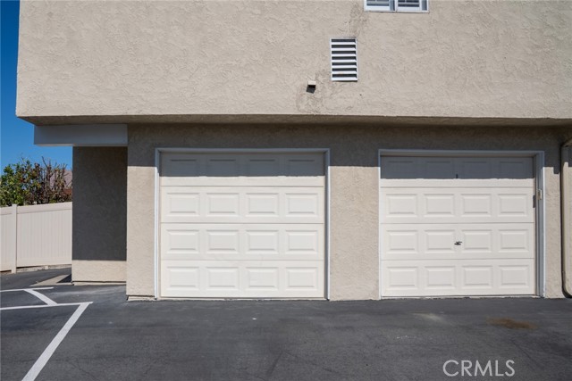 54 Oval Road, Irvine CA: https://media.crmls.org/medias/b0c2fabe-10e6-4e15-961e-e3ae0f435448.jpg