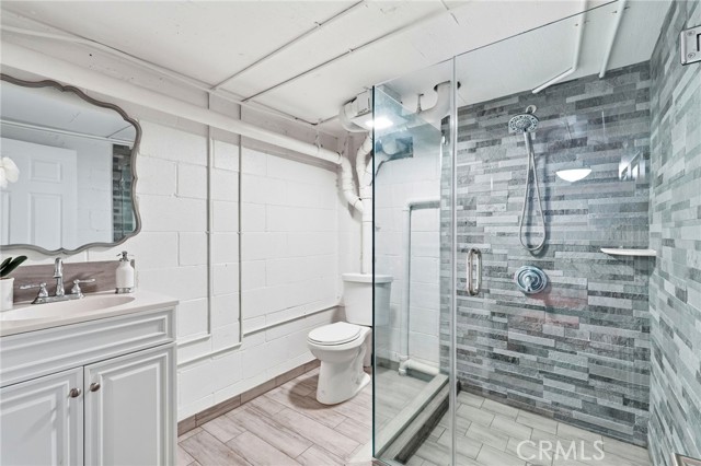 Detail Gallery Image 25 of 30 For 7304 Balboa #C,  Lake Balboa,  CA 91406 - 3 Beds | 3/1 Baths