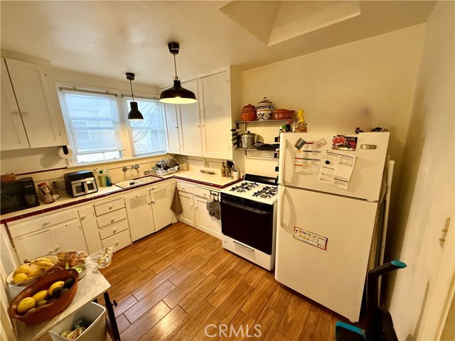 Detail Gallery Image 18 of 30 For 79 N Berkeley, Pasadena,  CA 91107 - 4 Beds | 2 Baths