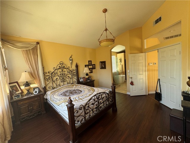 Detail Gallery Image 12 of 19 For 1045 La Marillo Cir, Corona,  CA 92879 - 4 Beds | 3 Baths