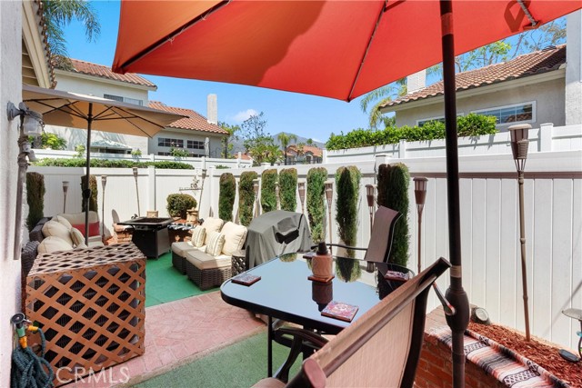 8 Geranium, Rancho Santa Margarita CA: https://media.crmls.org/medias/b0c52041-d44f-4788-8e70-2e9999c59a63.jpg
