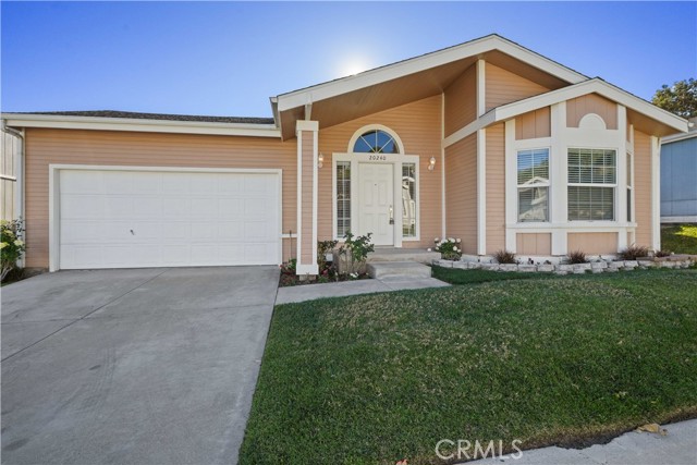 Detail Gallery Image 2 of 35 For 20240 Shadow Island Dr, Canyon Country,  CA 91351 - 3 Beds | 2 Baths