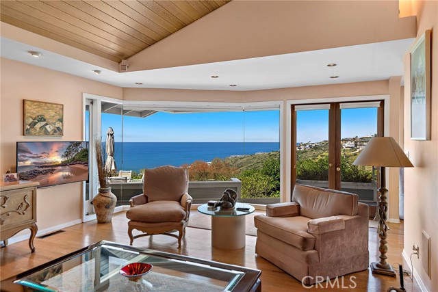 Detail Gallery Image 7 of 22 For 2060 Temple Hills Dr, Laguna Beach,  CA 92651 - 4 Beds | 3 Baths