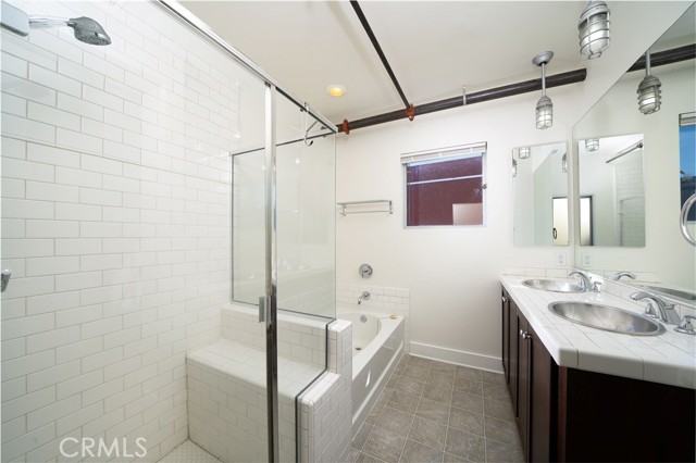 937 E Santa Ana Boulevard, Santa Ana CA: https://media.crmls.org/medias/b0c6678e-9ef1-4804-848d-e032df1907d5.jpg
