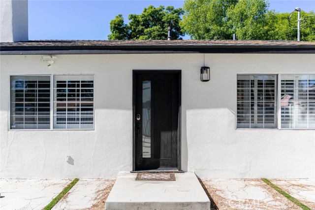 7315 Jamieson Avenue, Reseda CA: https://media.crmls.org/medias/b0c7f633-aeed-4c6a-afac-5bfd07c03a1e.jpg