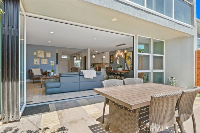 4062 Aladdin Drive, Huntington Beach CA: https://media.crmls.org/medias/b0c81a80-0b2d-41ed-b0b9-e9512f83da32.jpg
