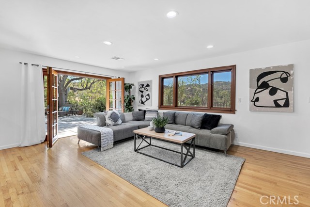 20994 Bandera Street, Woodland Hills CA: https://media.crmls.org/medias/b0c89833-0d2b-4f82-8871-1b766f18c496.jpg