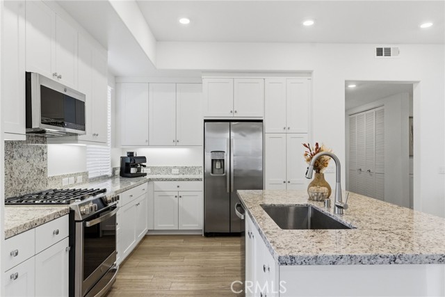 Detail Gallery Image 8 of 46 For 27410 N Merlin Pl #101,  Valencia,  CA 91381 - 2 Beds | 2 Baths